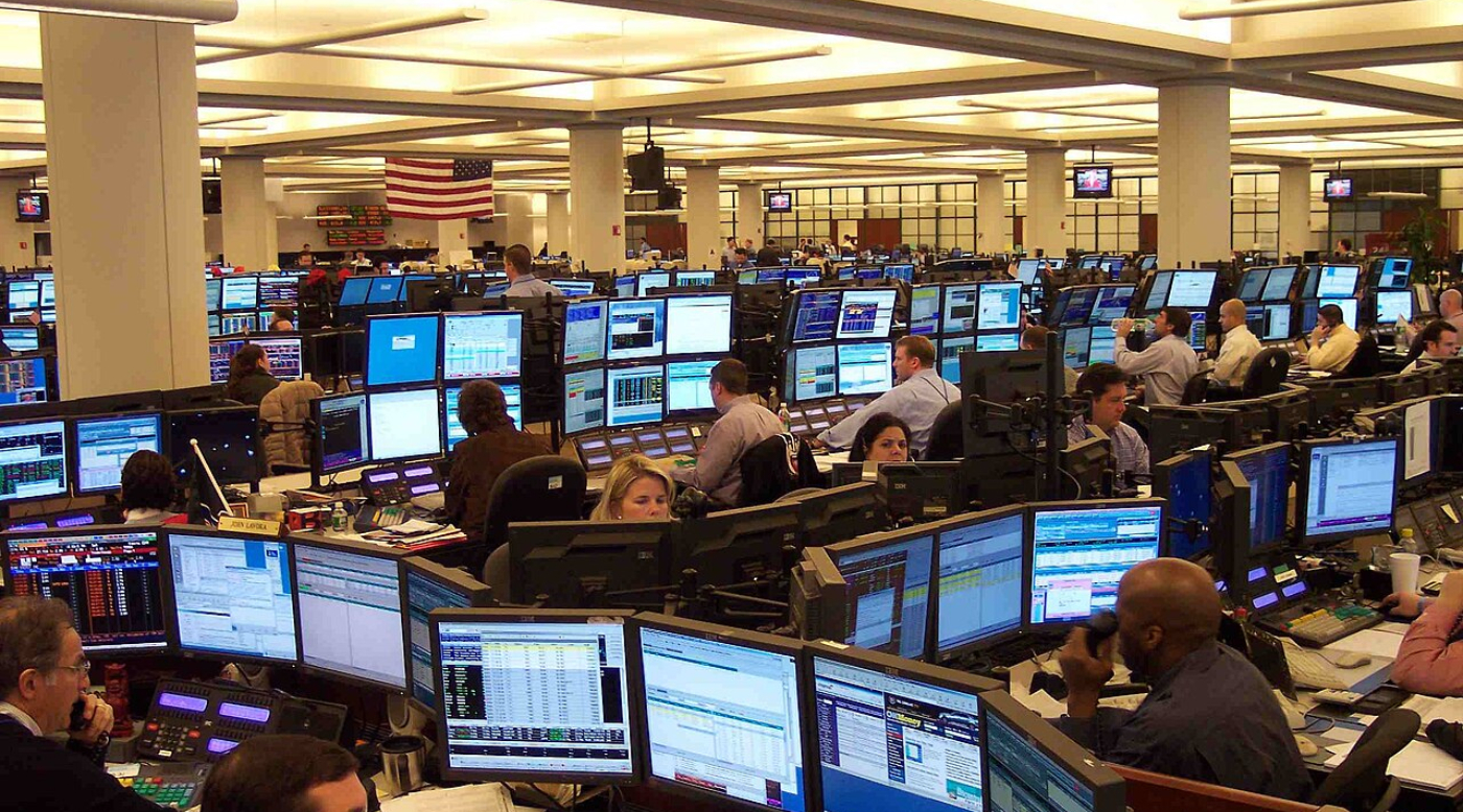 לצפייה בכתבה מחירי הנפט: מזירת המסחר בלונדון למכולה במפרץ, ומשם לכיס של כולנו